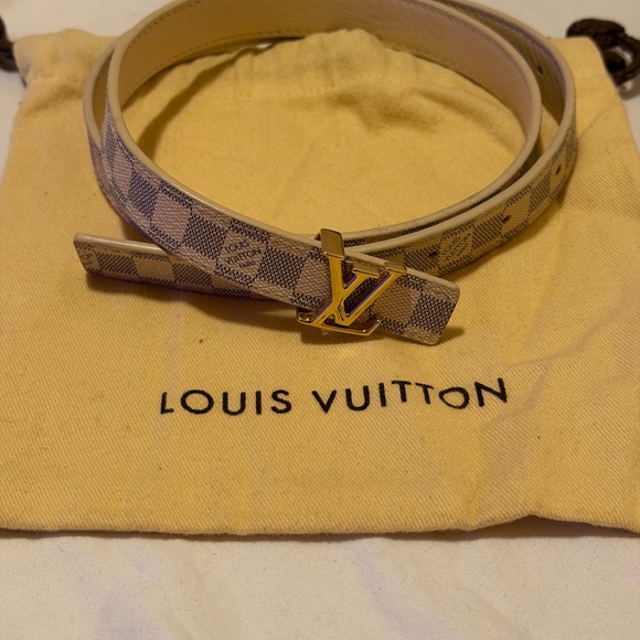 Louis Vuitton Checkered Belt with Gold LV Buckle - Picture 4 of 4